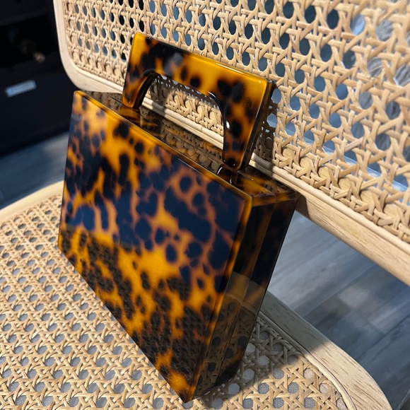 NWT - Lulus Tortoise Acrylic Box Clutch - Picture 7 of 9